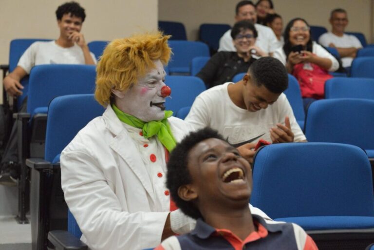 Slam transforma encerramento do Amazônia das Palavras em celebração da poesia e do protagonismo juvenil em Manaus