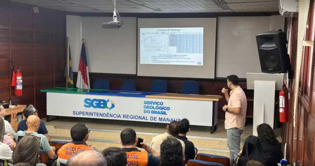 O Alerta de Cheias do Amazonas foi divulgado em três etapas ao longo do ano, com previsões dos níveis dos rios feitas cerca de 75, 45 e 15 dias antes do pico da cheia, que normalmente ocorre em junho.