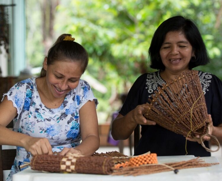 Projeto para incentivar atividade das mulheres artesãs é aprovado no Senado