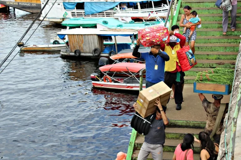 Pesquisa-documentário sobre carregadores do porto de Manaus é selecionada para mostra nacional