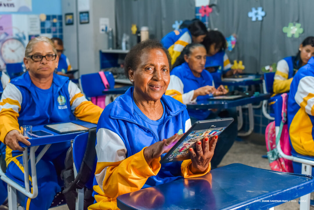 Em Boa Vista, escola usa aplicativo para transformar histórias da EJA