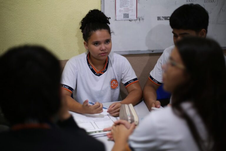 Estudantes participam de Canvas de Políticas Públicas sobre democracia e transformação digital em Porto Velho