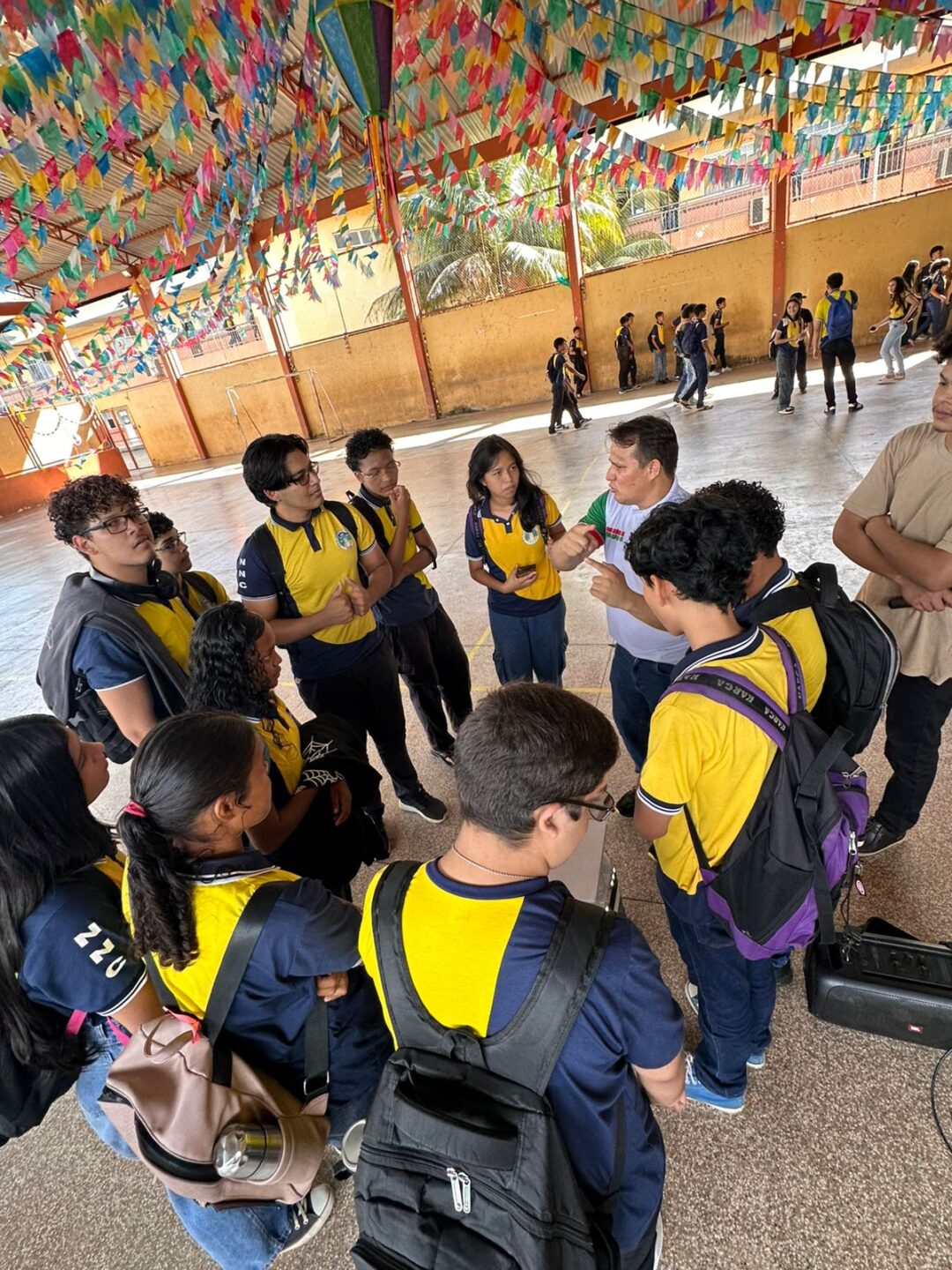 Estudantes vivenciam na prática o potencial da energia solar em exposição interativa na Glocal Macapá