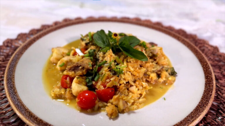 Chef Débora Valente ensina receita do arroz encontro das águas 