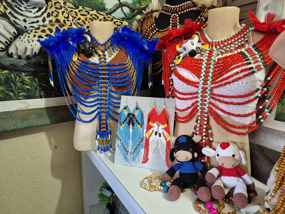 Comércio, economia e o impacto do artesanato do Festival Folclórico de Parintins na moda e estilo