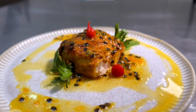 Chef Edielson Sousa ensina receita de pirarucu ao molho de maracujá