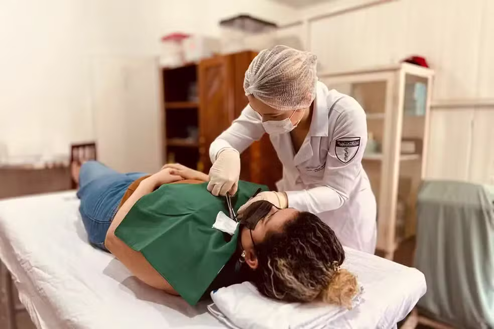 Verão amazônico aumenta risco de acne solar, alerta dermatologista