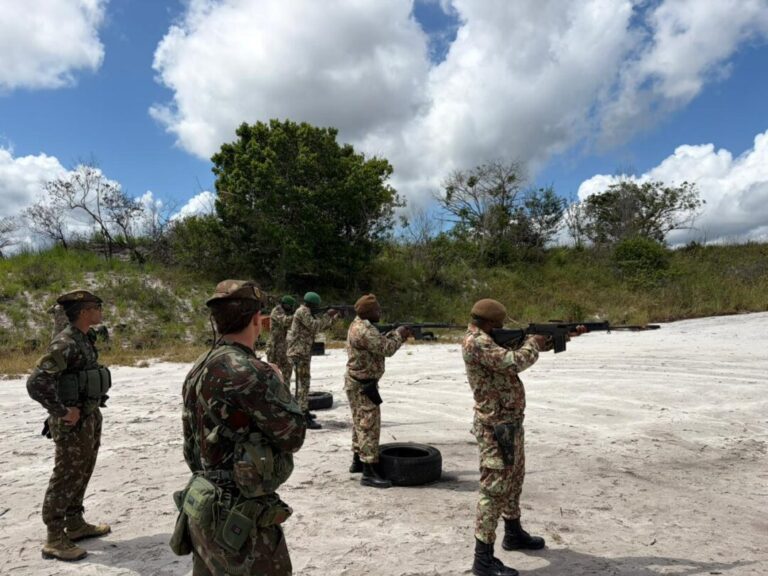 Militares do Amazonas ministram técnicas de Guerra na Selva no Suriname
