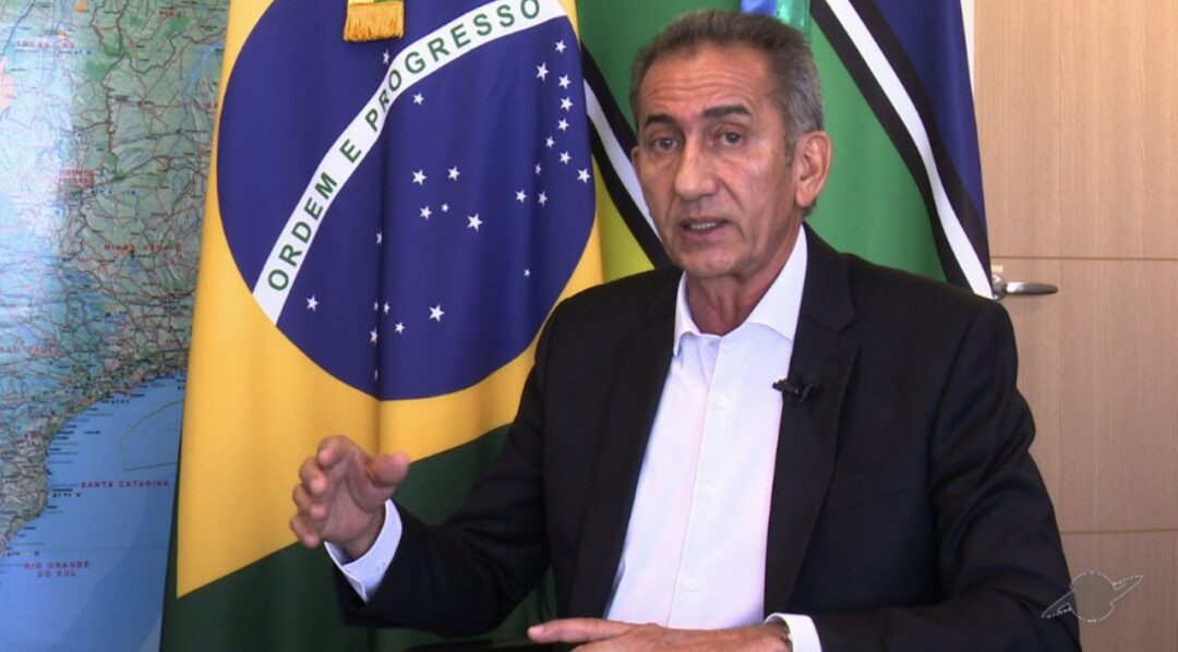 Imagem colorida mostra ministro Waldez Góes falando sobre o El Niño