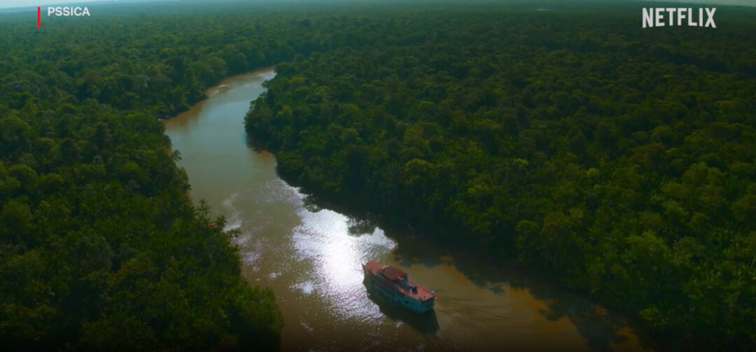 Navio gaiola nos rios amazônicos retratado na série da Netflix 'Pssica'