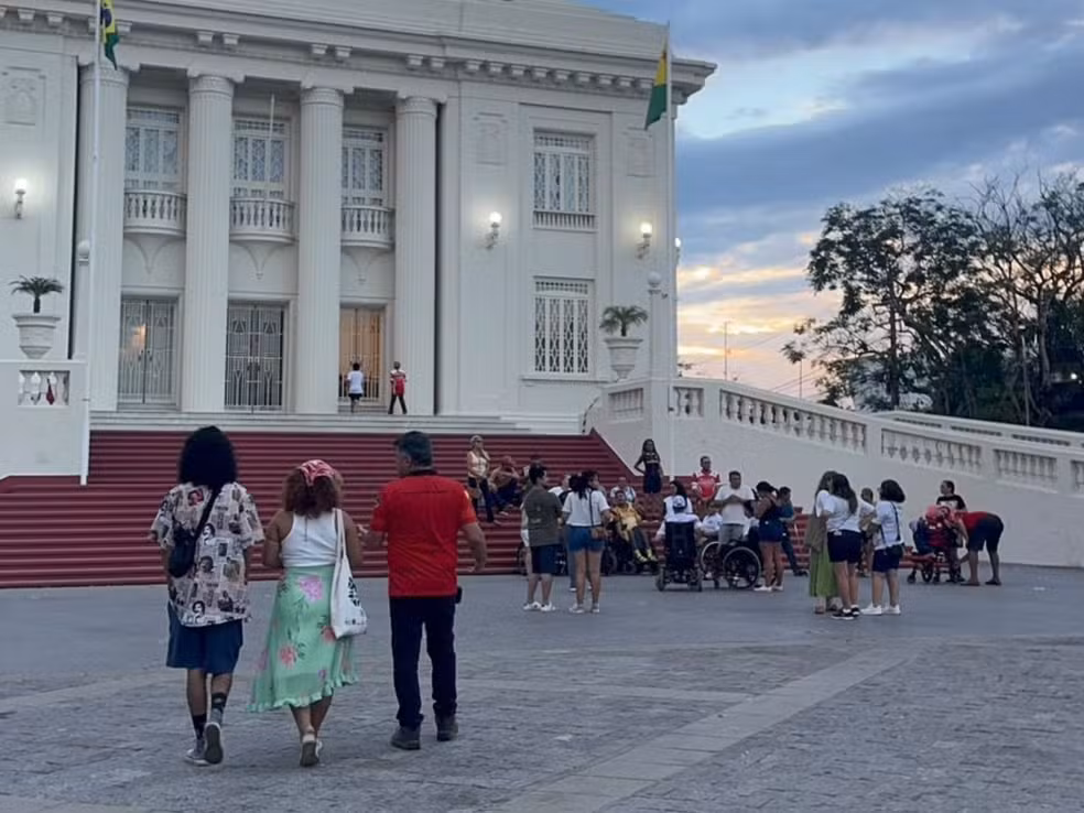 Tour acessível leva pessoas com deficiência física para conhecerem pontos turísticos de Rio Branco: 'Olhar inclusivo'