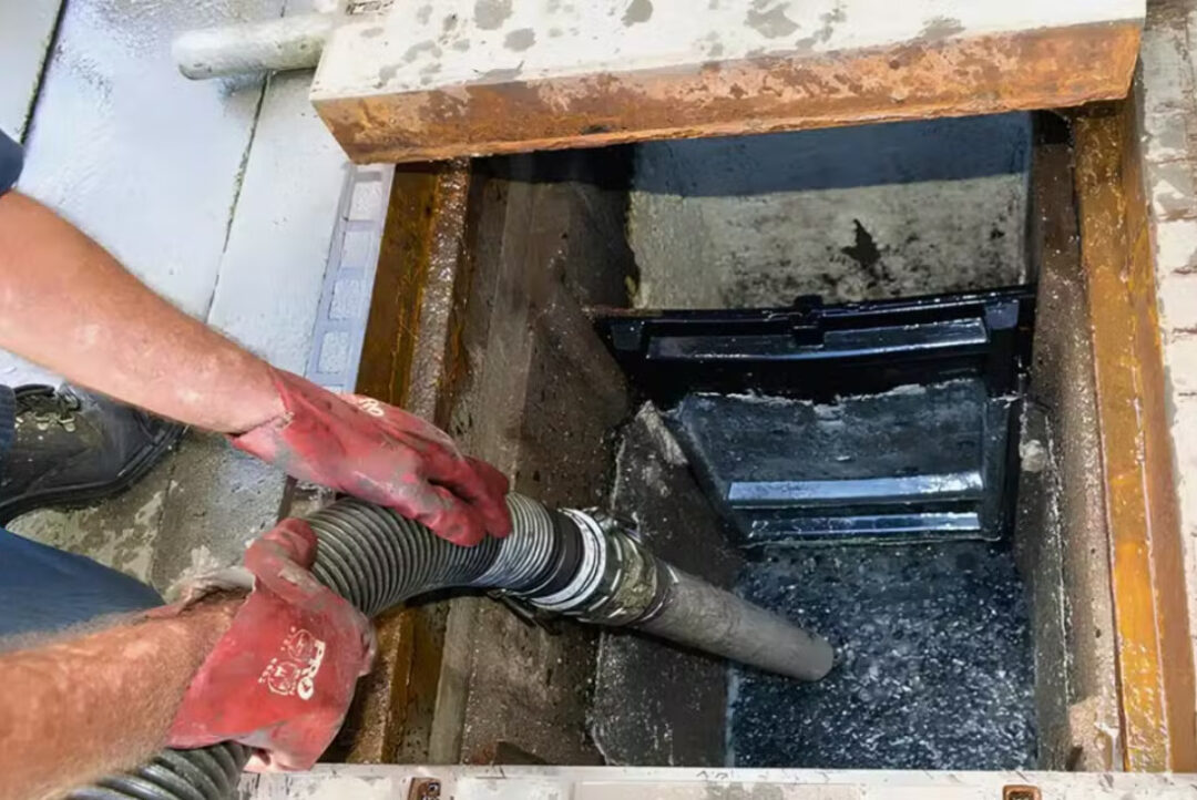 Segundo a pesquisa, aproximadamente 20 toneladas de resíduos de caixa de gordura são coletadas diariamente em Manaus. — Foto: Divulgação