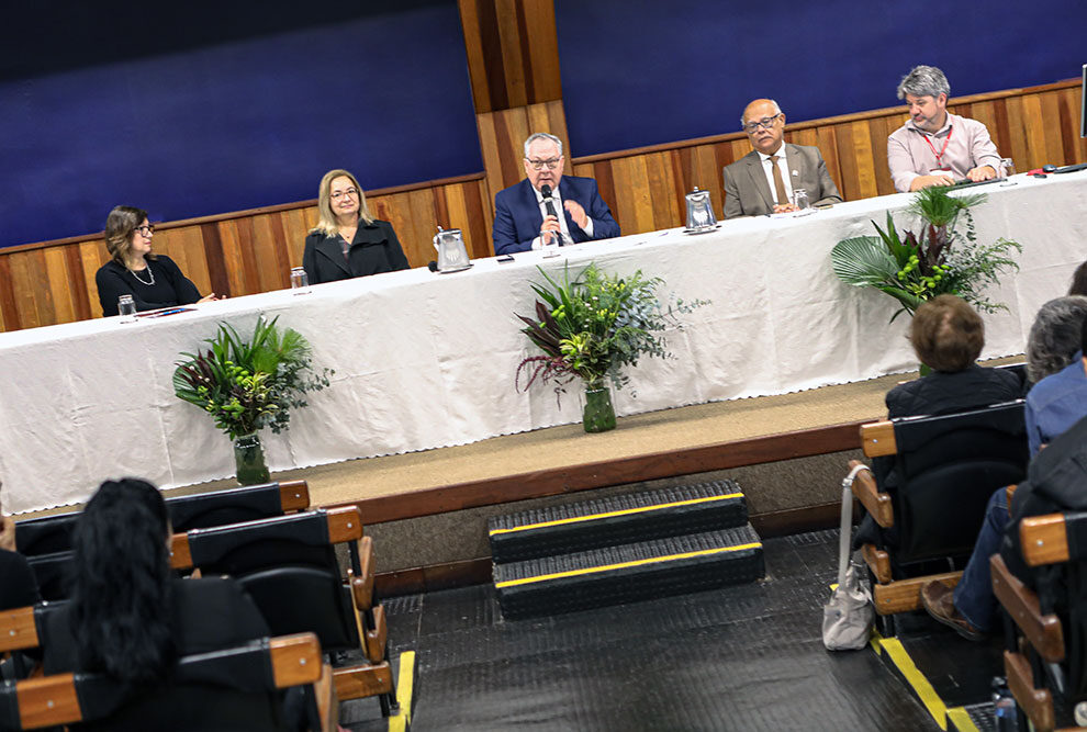 Situação ambiental do planeta foi tema de mesa redonda