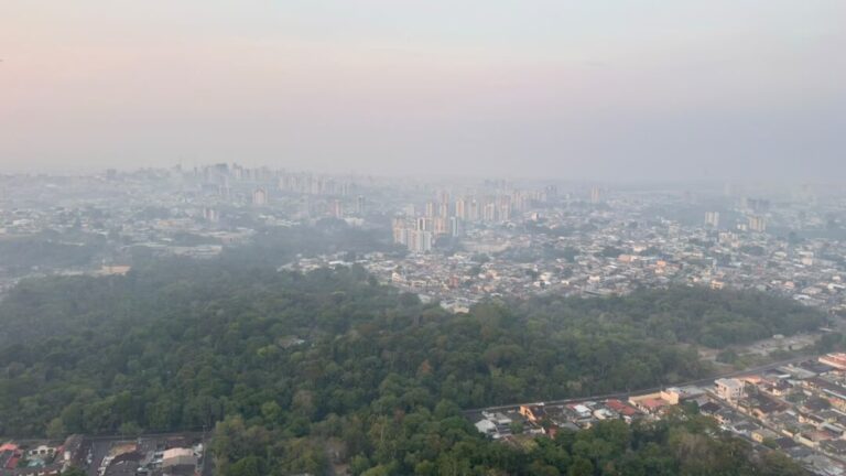 Manaus bate novo recorde de temperatura e fumaça encobre a cidade pela 6ª vez em 15 dias