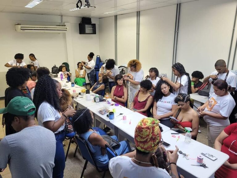 Moda afro-amazônica faz parte de projeto que busca transformar vida de mulheres no Amapá