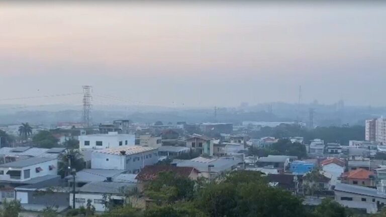 Com fumaça densa, Manaus registra pior qualidade do ar do Brasil