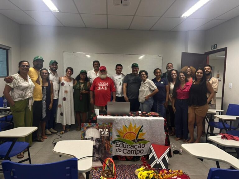 Estudante defende TCC em formato de cordel e surpreende banca examinadora em universidade do Pará
