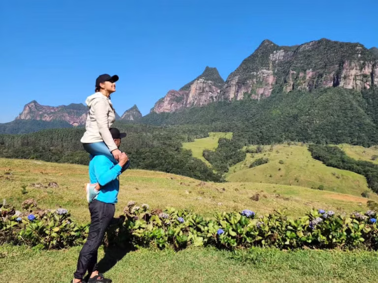 Casal que viaja em motorhome visita o Acre para conhecer tradições locais