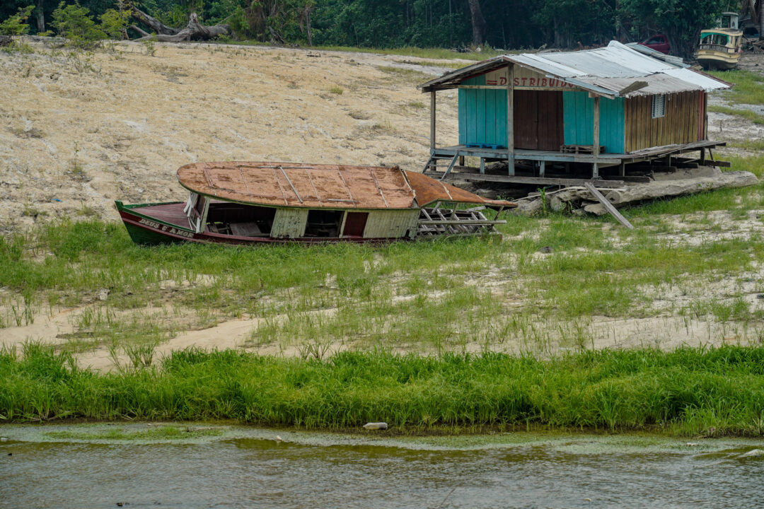 RDS do Piranha: famílias enfrentam seca, falta de peixes e desafios de viver com os rios mais baixos no Amazonas