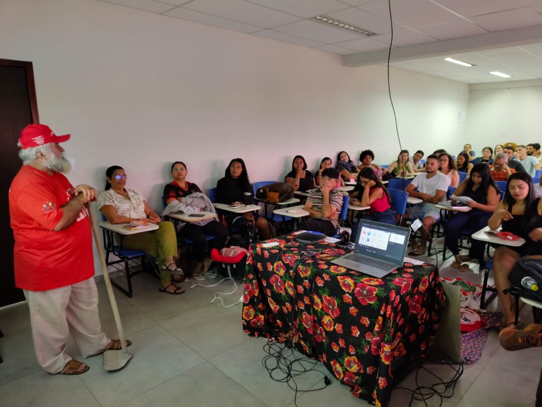 Seu Ceará defendeu TCC em formato de cordel.